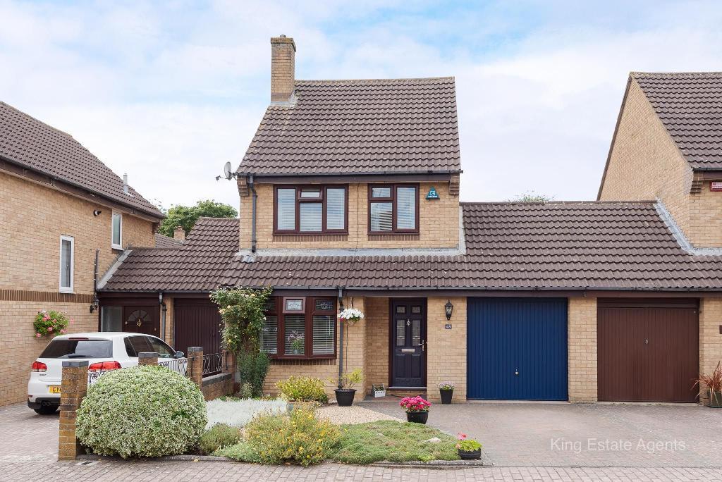 3 bedroom detached house for sale in Booker Avenue, Bradwell Common, Milton Keynes
