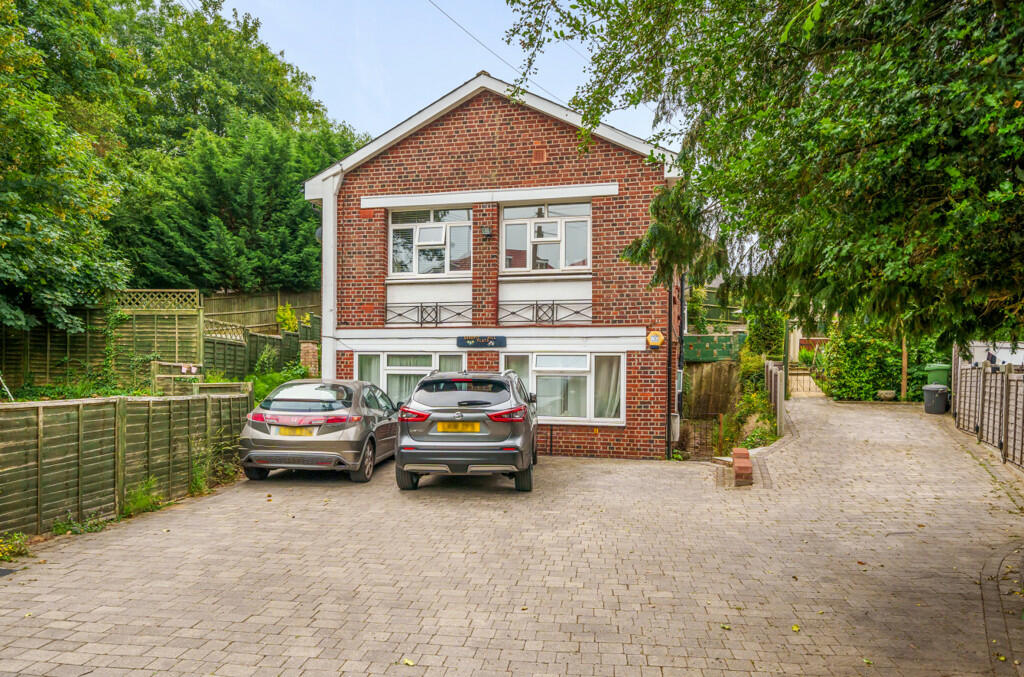 2 bedroom for sale in Rickmansworth Road, Northwood