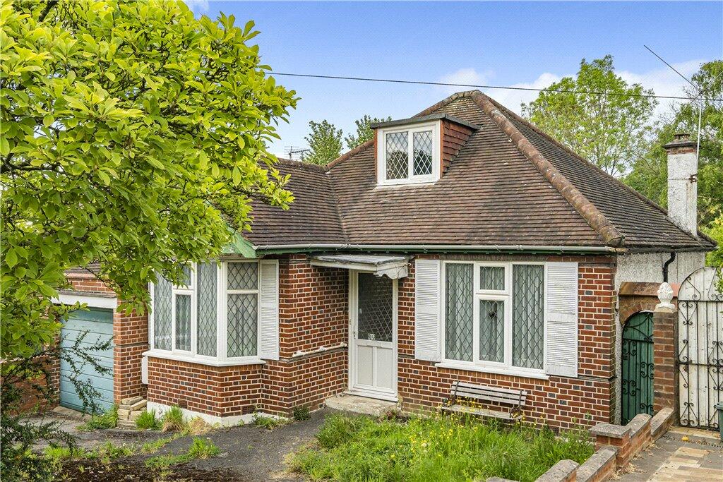 1 bedroom bungalow for sale in Hillside Road, Northwood, Middlesex, HA6