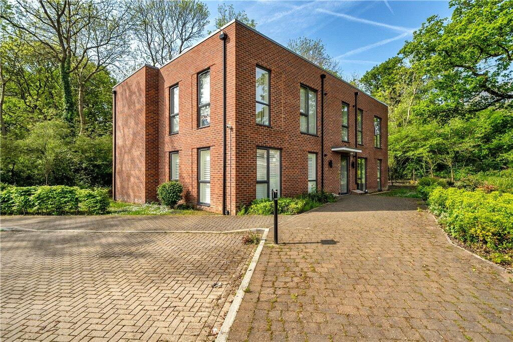 2 bedroom apartment for sale in Heysham Drive, Watford, Hertfordshire, WD19
