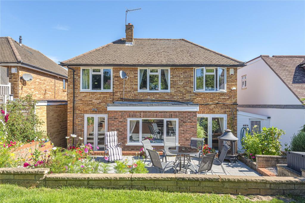 4 bedroom detached house for sale in Brookdene Avenue, Oxhey Hall