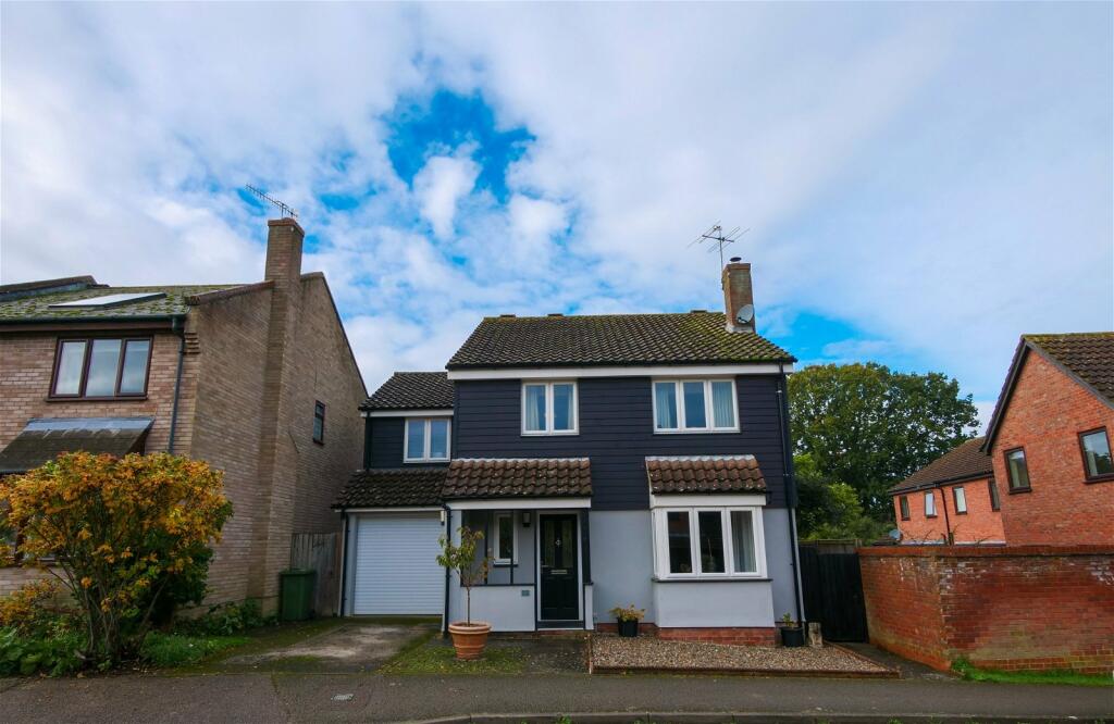 4 bedroom detached house for sale in Castle Brooks, Framlingham