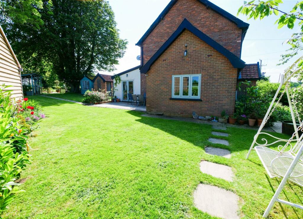 2 bedroom semidetached house for sale in Manor Farm Cottage