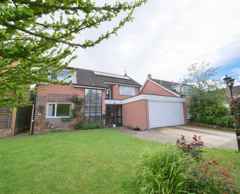 4 bedroom detached house for sale in St Peters Close, Charsfield