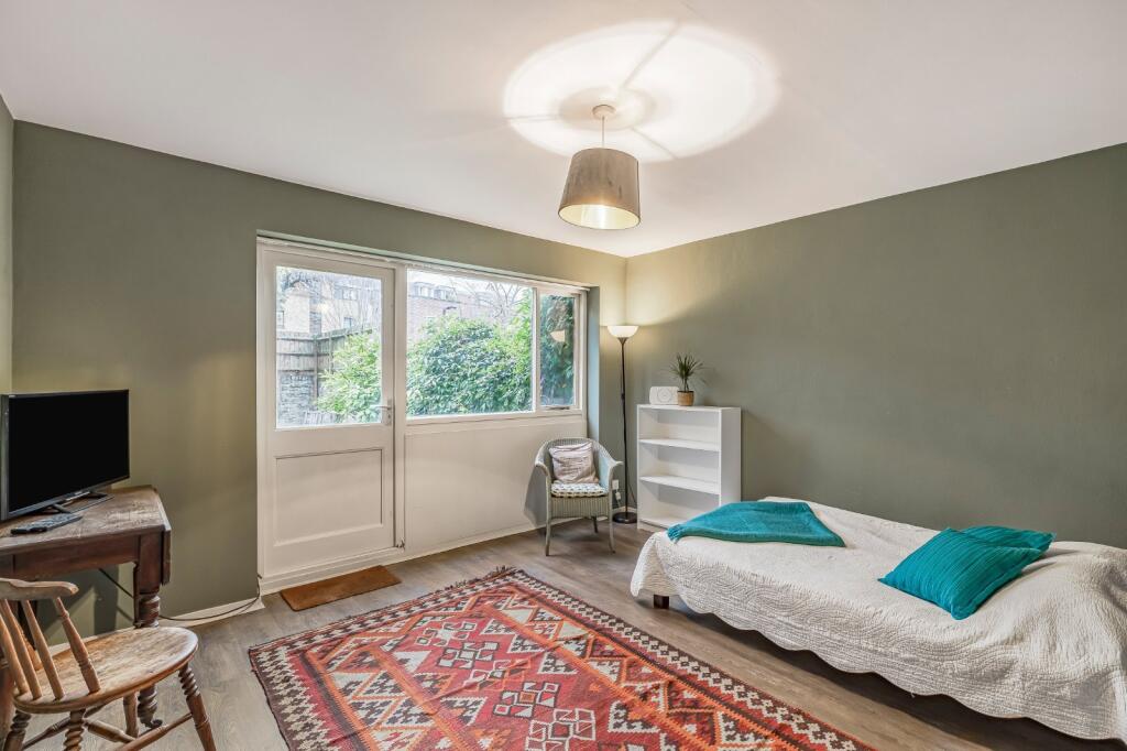 Main image of property: St. Andrews Square, North Kensington, London, W11