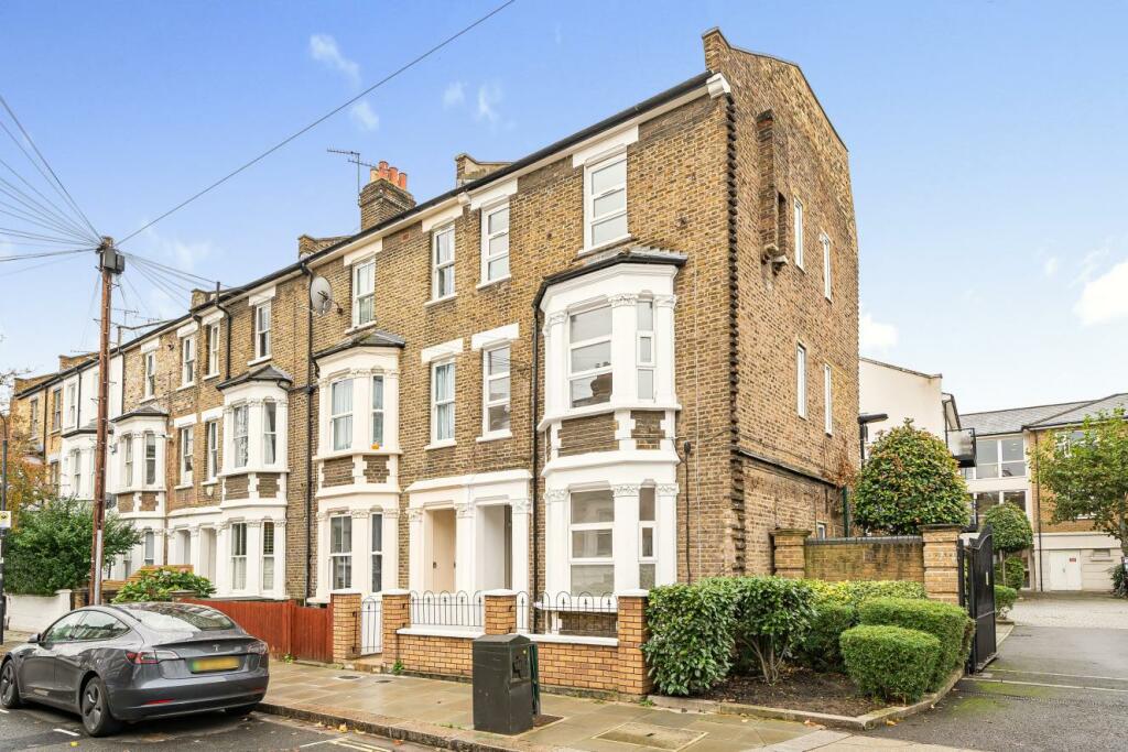 2 bedroom flat for sale in Hetley Road, Shepherds Bush, W12