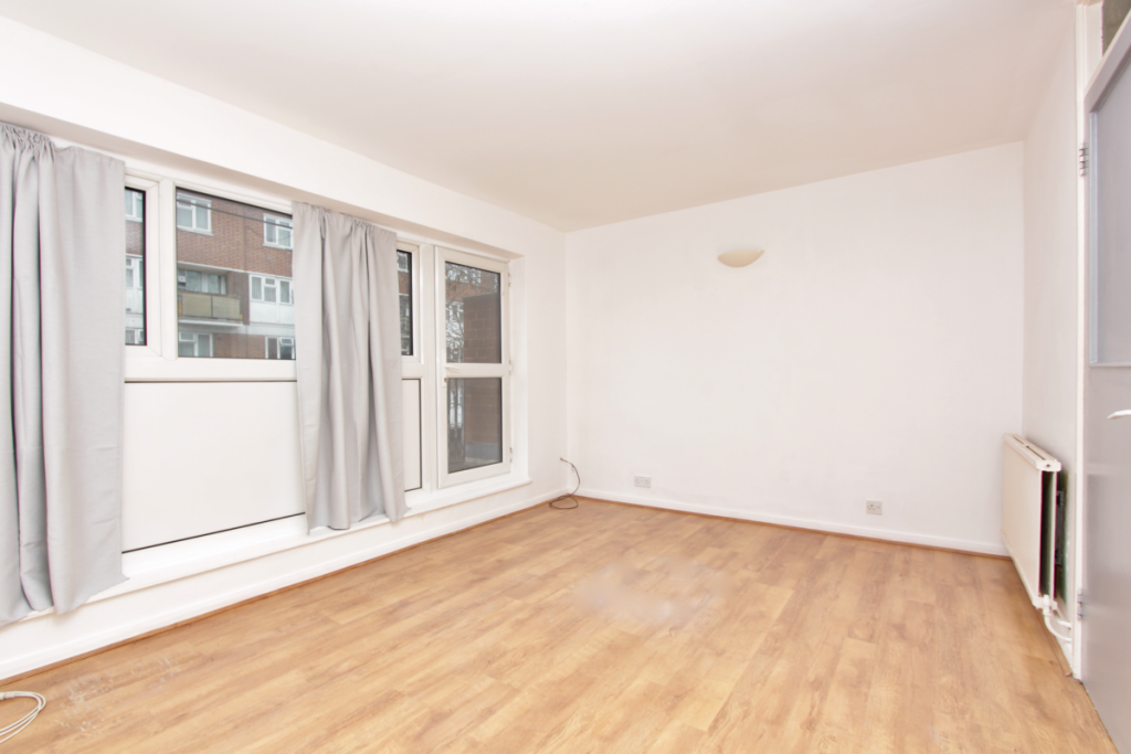 3 bedroom for sale in Approach Close, Stoke Newington