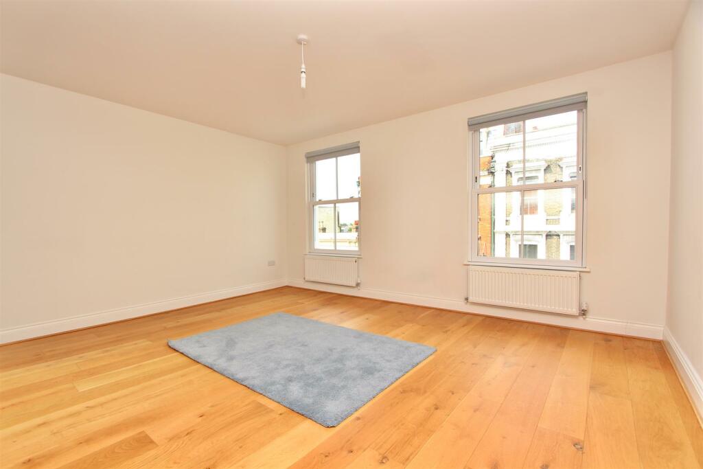 2 bedroom flat for rent in Stoke Newington High Street, N16