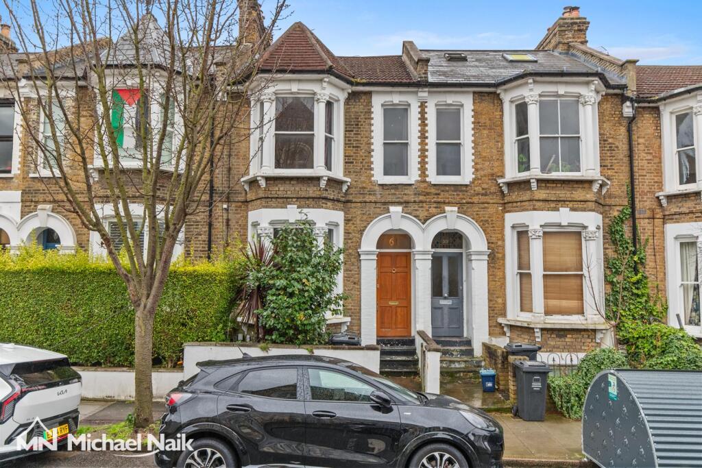 Main image of property: Barretts Grove, N16