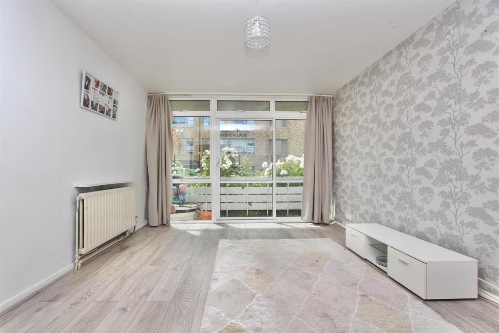 Main image of property: Arbor Court, N16