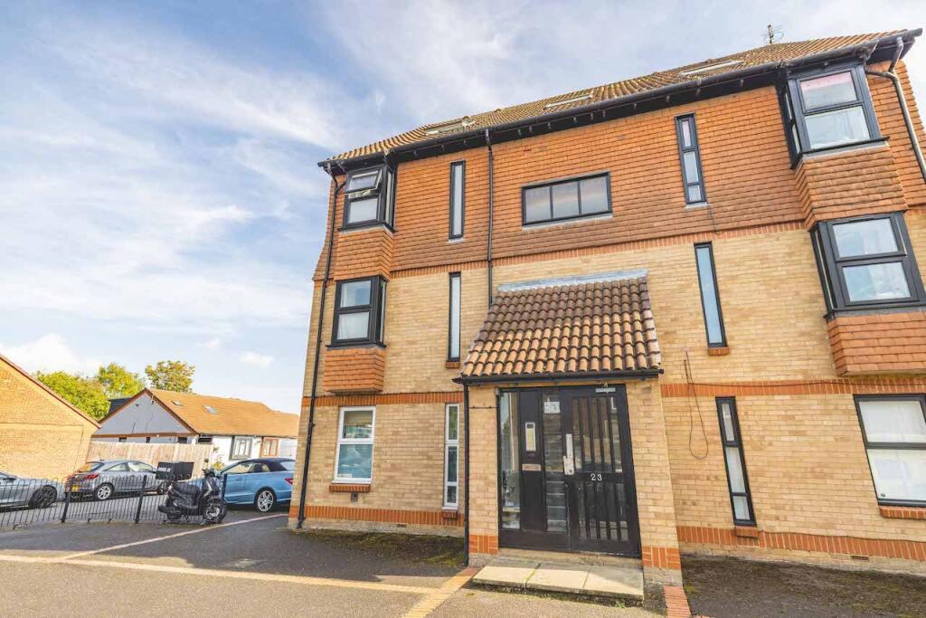 Main image of property: Holmlea Road, Datchet, SL3