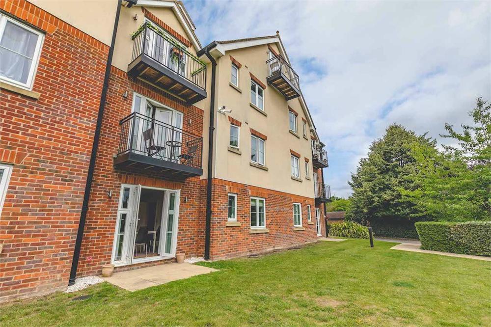 1 bedroom apartment for sale in Datchet Meadows, Datchet Road, Datchet, Berkshire, SL3