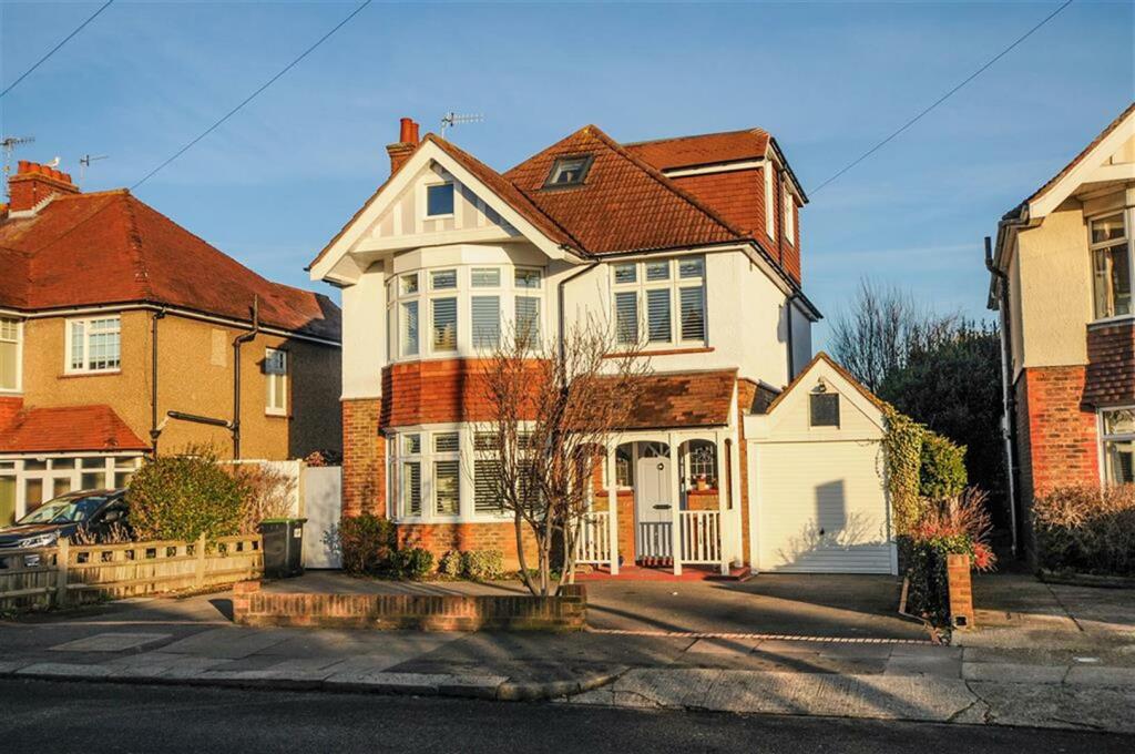 6 bedroom detached house for sale in St. Lawrence Avenue, Worthing, BN14 7JG, BN14