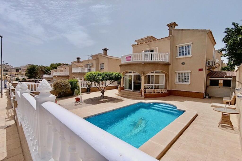 Main image of property: Valencia, Alicante, Villamartin