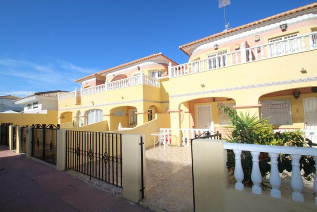 2 bedroom town house for sale in Valencia, Alicante, Villamartin, Spain