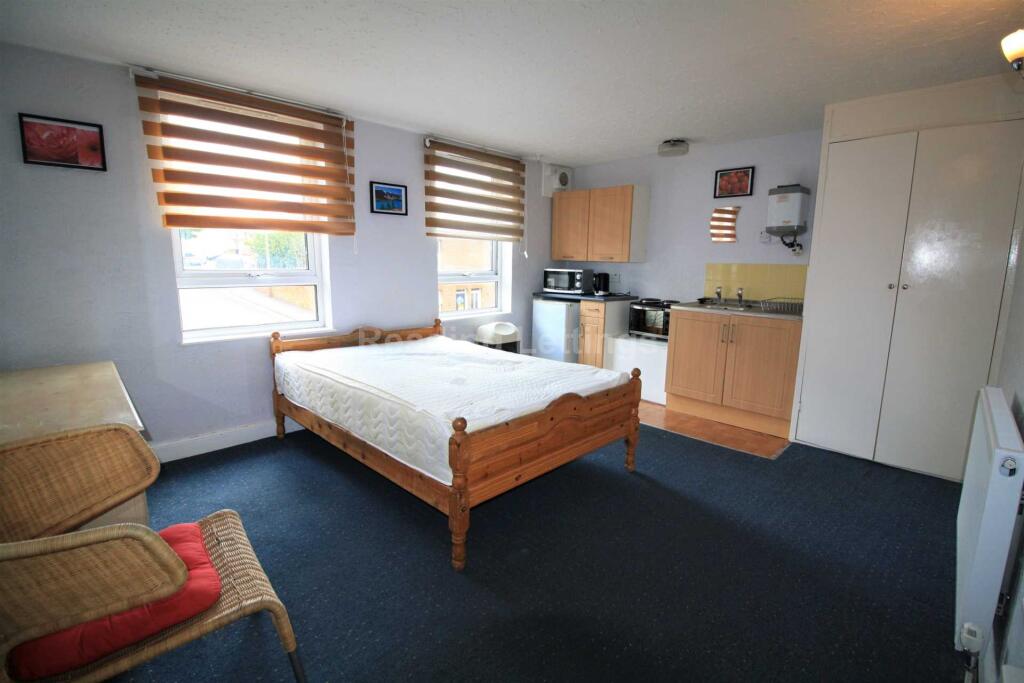 Main image of property: BEDSIT - Southampton Street, Reading