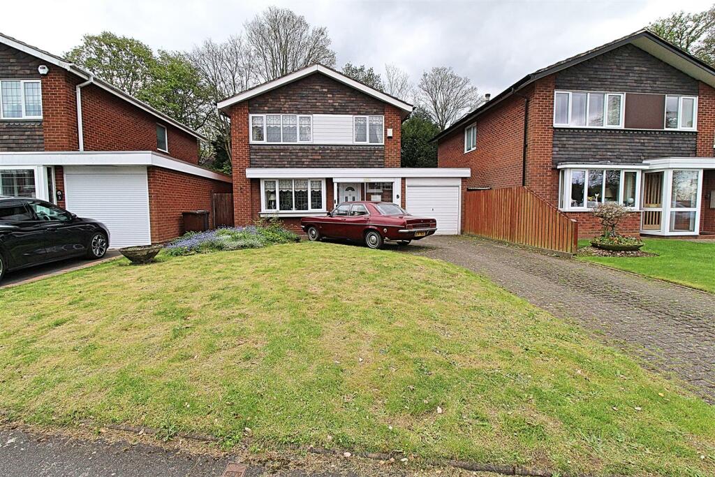 4 bedroom detached house for sale in Kingsleigh Drive, Castle Bromwich