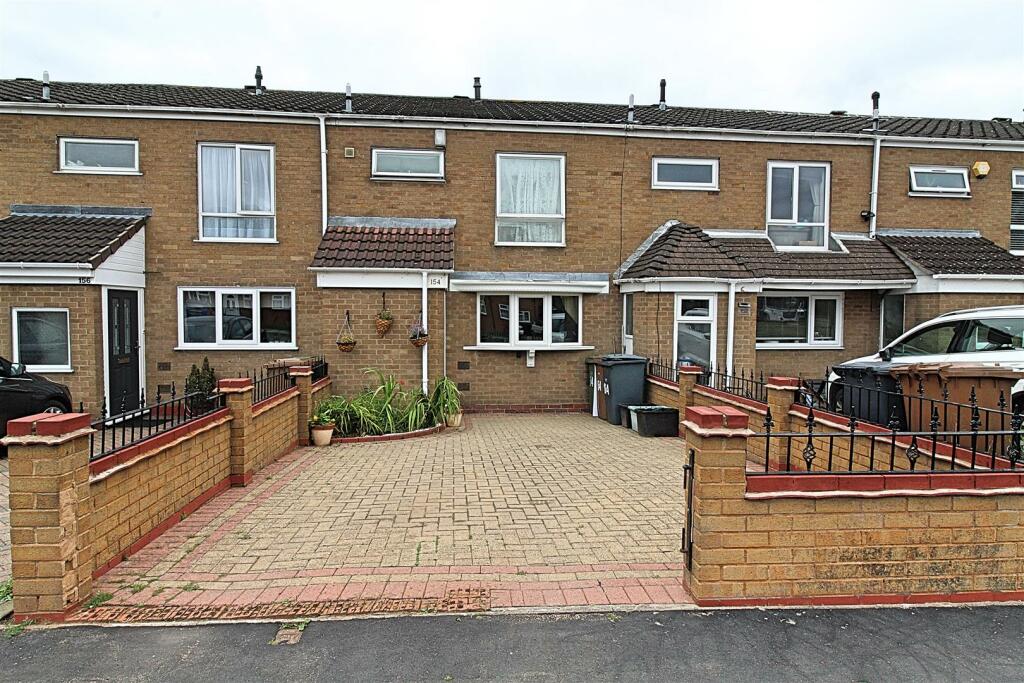 3 bedroom terraced house for sale in Lanchester Way, Smiths Wood