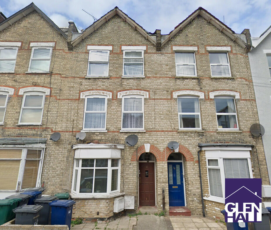 3 bedroom flat for sale in Holly Park Road, London, N11