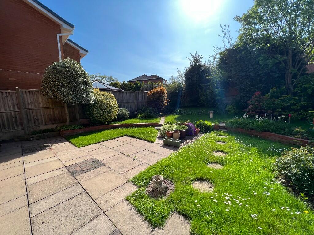 3 bedroom detached house for sale in St. Peters Close, Hall Green