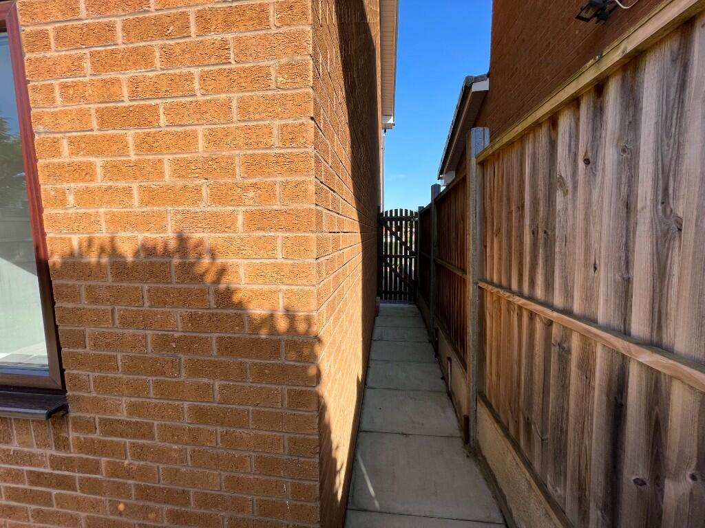 3 bedroom detached house for sale in St. Peters Close, Hall Green