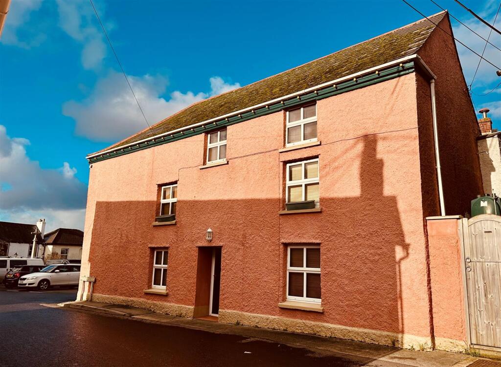 Main image of property: OFFERS INVITED & NO ONWARD CHAIN! The Square, St. Keverne, Helston
