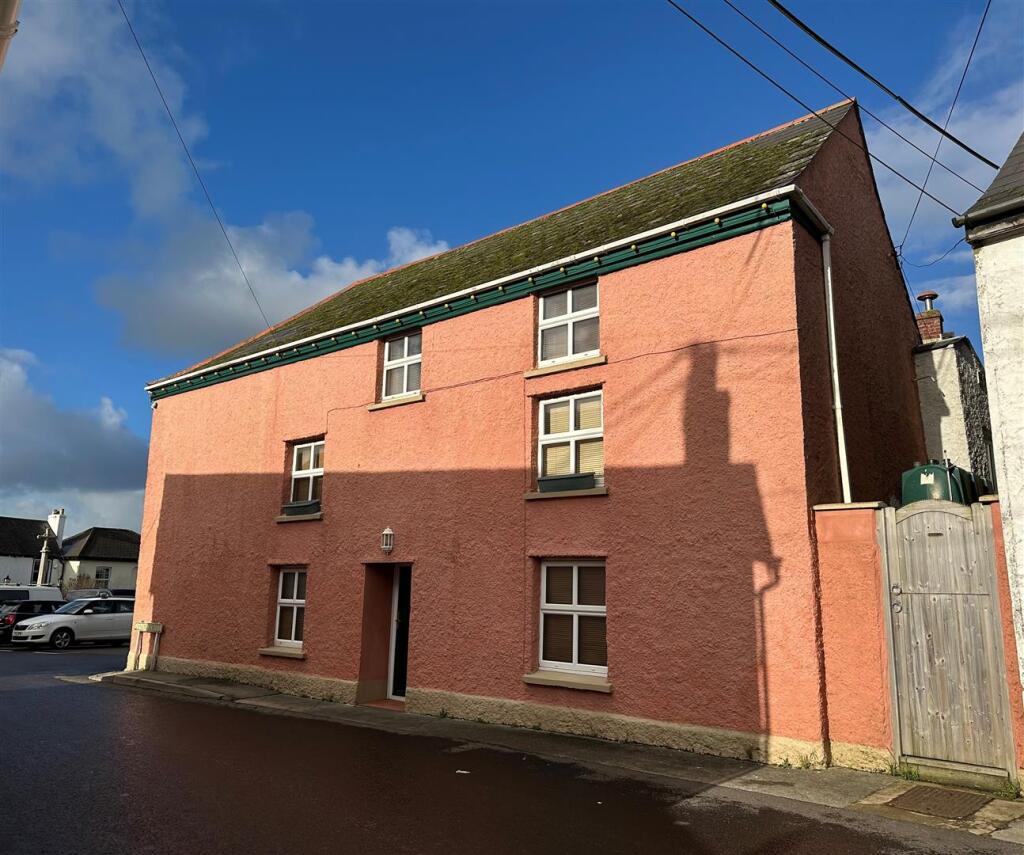 Main image of property: OFFERS INVITED & NO ONWARD CHAIN! The Square, St. Keverne, Helston