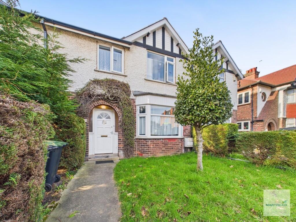 Main image of property: Broadgate, Beeston