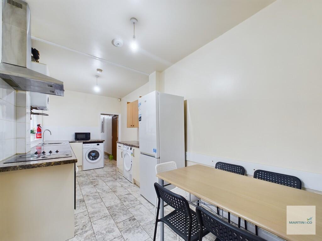 Main image of property: Broadgate, Beeston