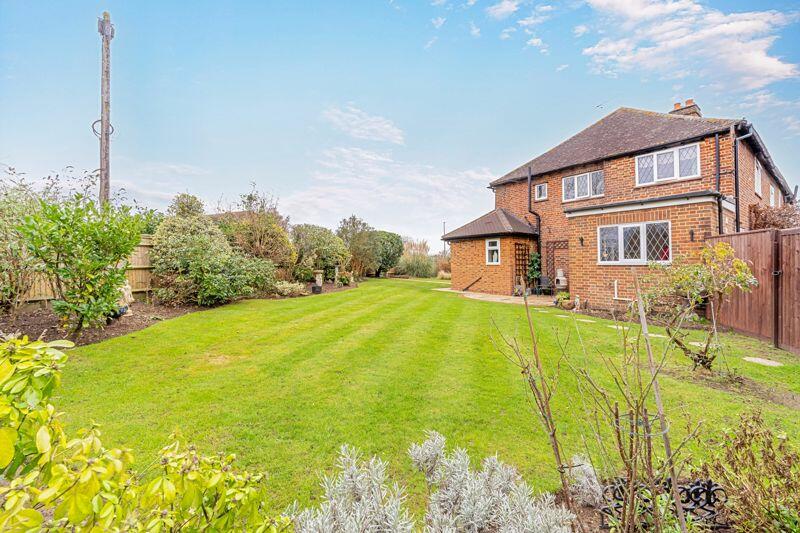 3 bedroom cottage for sale in Walton Lane, Shepperton TW17