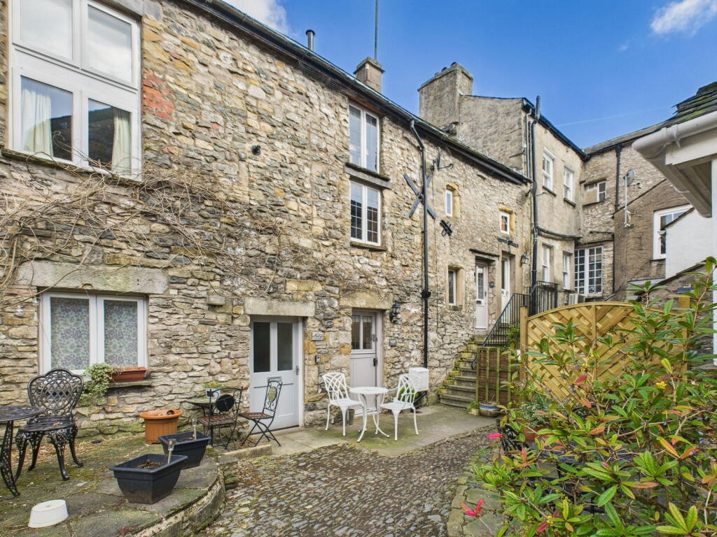 Main image of property: Courtyard Cottage, 42b Main Street, Kirkby Lonsdale, Carnforth, LA6 2AJ