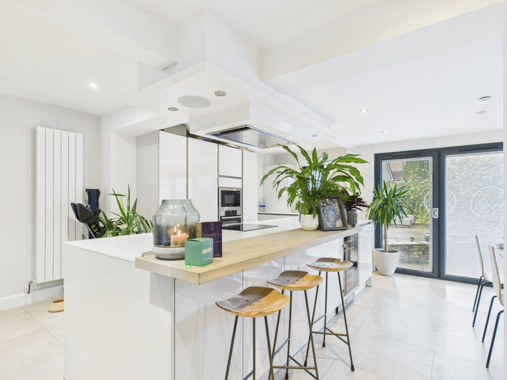 Main image of property: 38 Beaumont Place, Lancaster, LA1 2EY