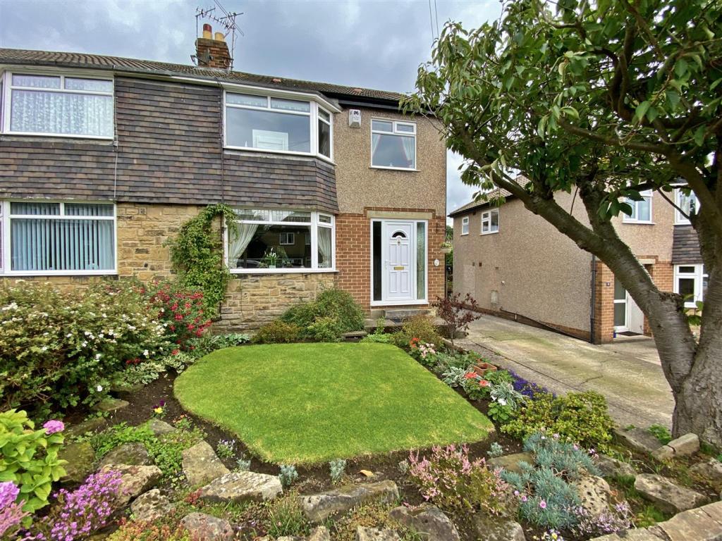 3 bedroom semidetached house for sale in Croft Drive, Menston, Ilkley