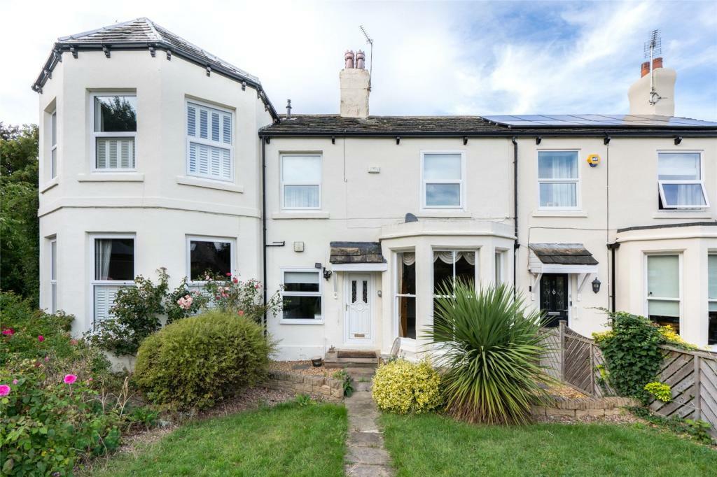 2 bedroom terraced house for sale in Farrer Lane, Oulton, Leeds, LS26