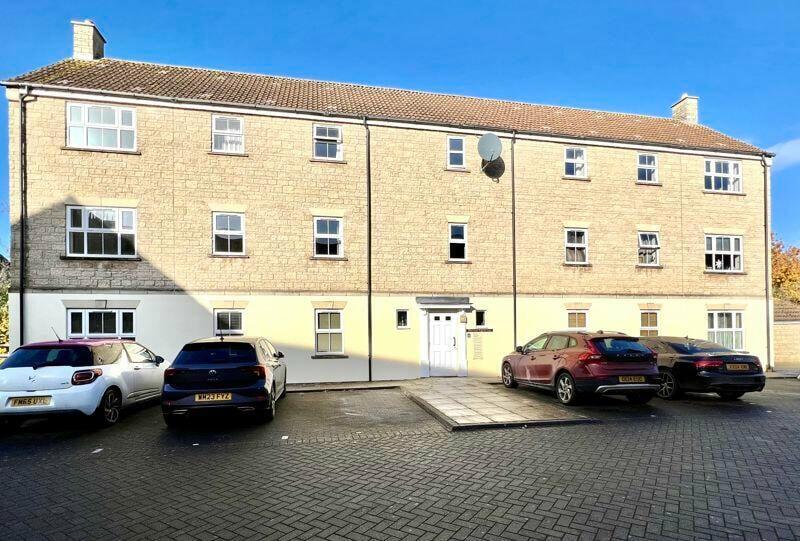 2 bedroom flat for sale in Kingfisher Court, Calne, SN11
