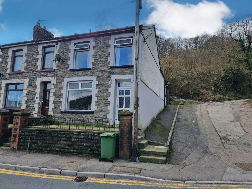 3 bedroom end of terrace house for sale in Mountain Ash Road, Abercynon