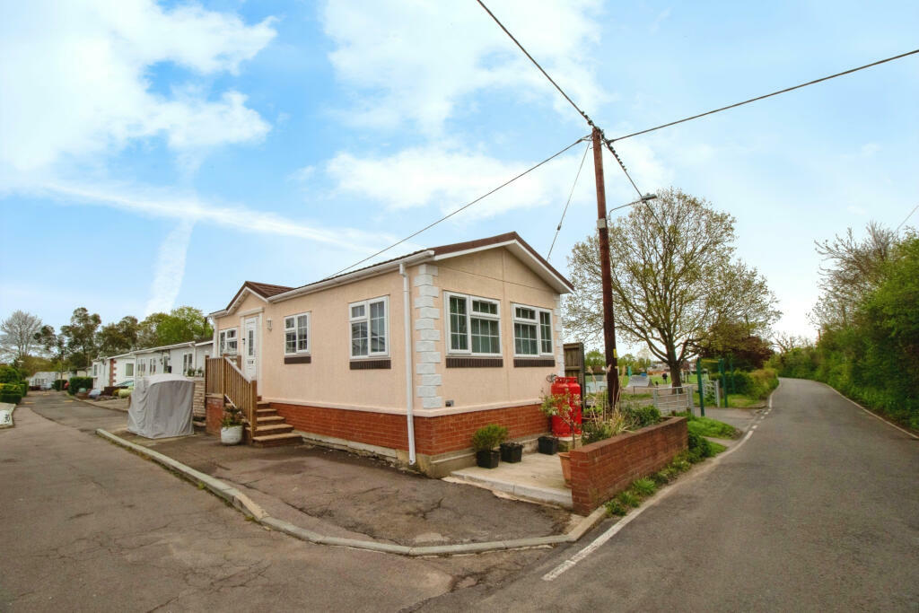 1 bedroom park home for sale in Pooles Lane, Hullbridge, Hockley, SS5