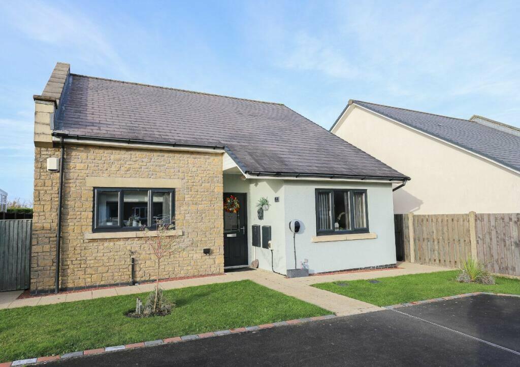 2 bedroom detached bungalow for sale in Lavender Way, Middleton