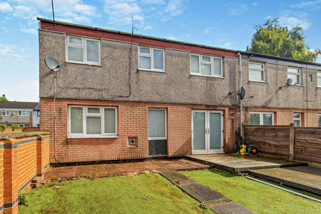 4 bedroom semidetached house for sale in Redfield Close, Corley Walk