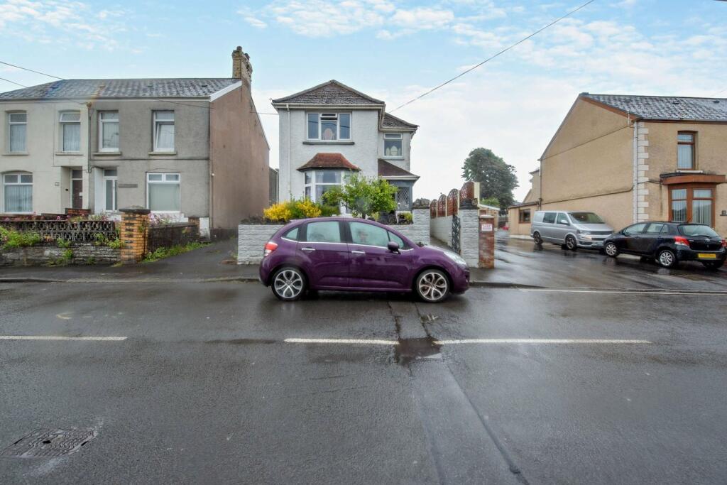 3 bedroom detached house for sale in Alltiago Road, Pontarddulais, Swansea, SA4
