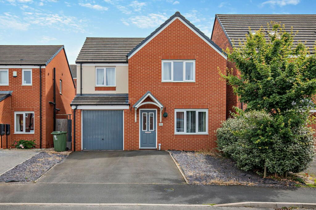 4 bedroom detached house for sale in Winding House Drive, Hednesford