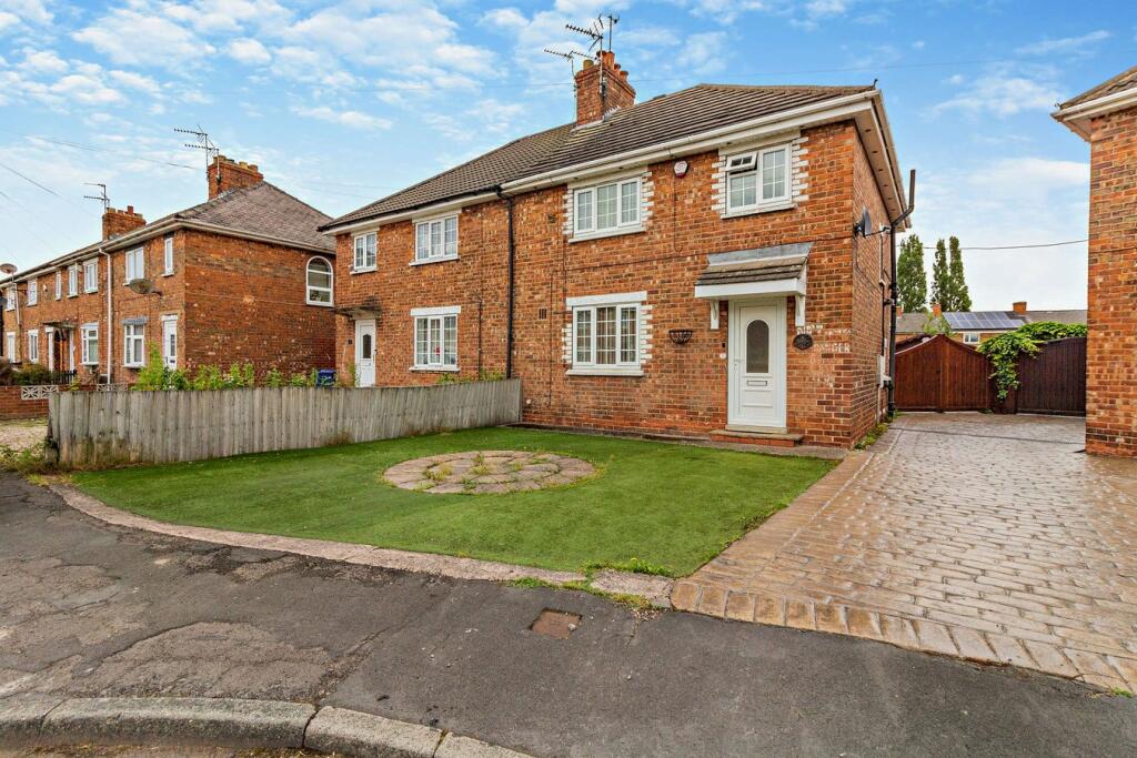 3 bedroom semidetached house for sale in Kents Gardens, Moorends