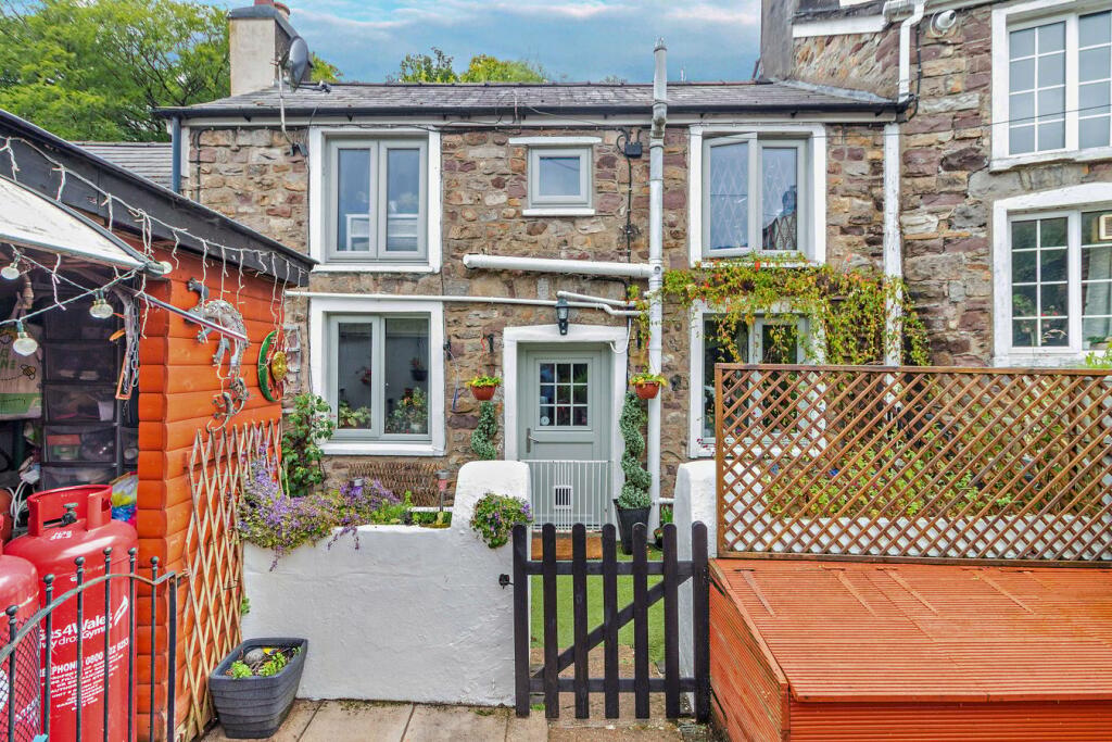 1 bedroom terraced house for sale in Hileys Row, Clydach, Abergavenny, NP7