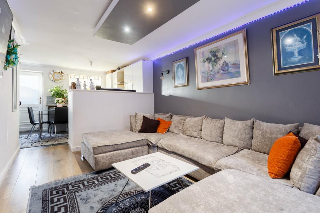 Additional property image - Holme Bank Close, Bradford, BD4