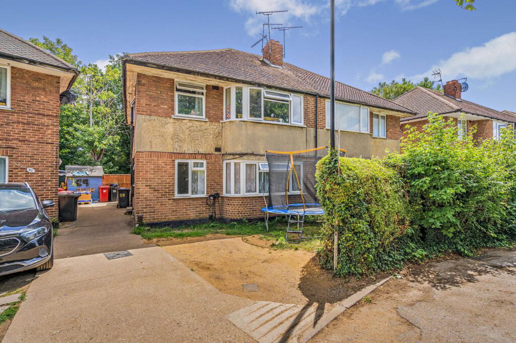 2 bedroom maisonette