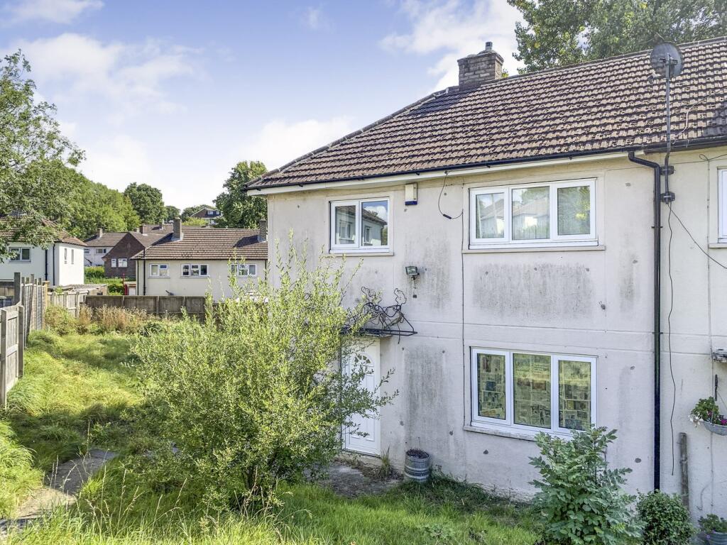 Main image of property: Monkswood Bank, Leeds, LS14