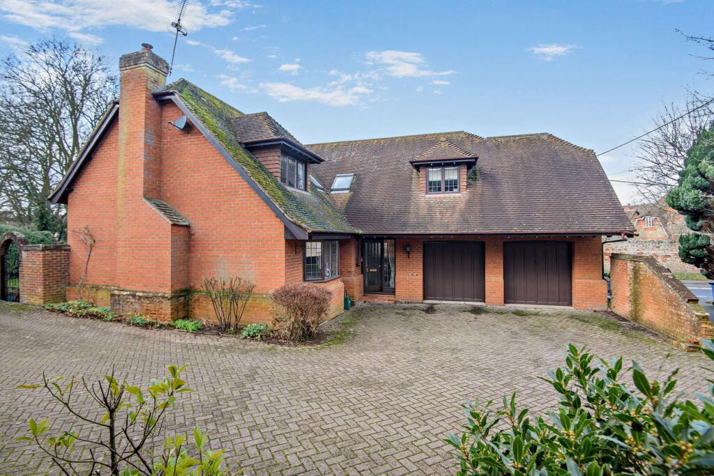 Main image of property: Alton Road, South Warnborough, Hook, RG29
