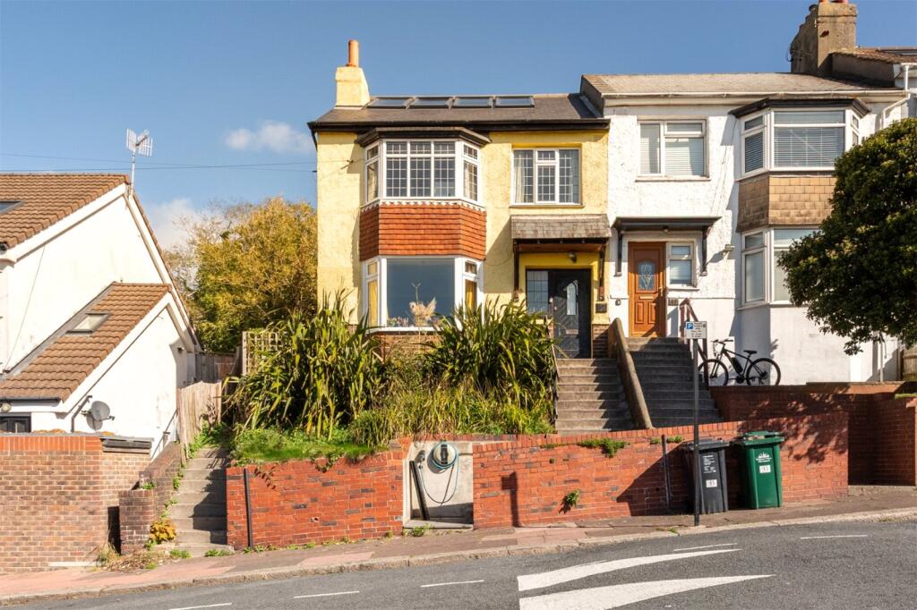 4 bedroom end of terrace house