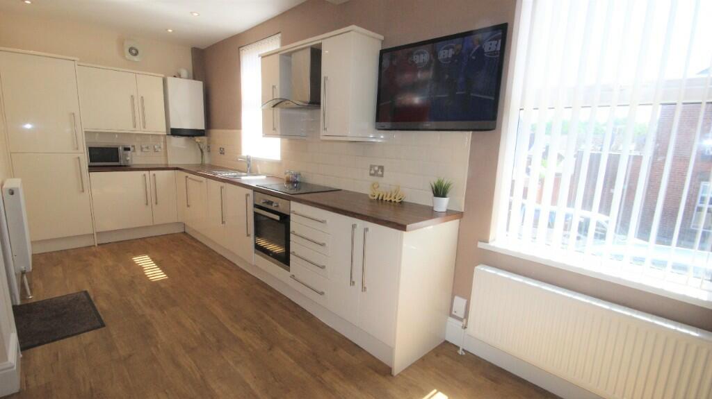 Main image of property: 22 Khartoum Road - STUDENT HOUSE- 01/07/26 until 27/06/27