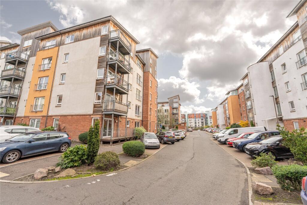Main image of property: 14/2 Albion Gardens, Edinburgh, EH7